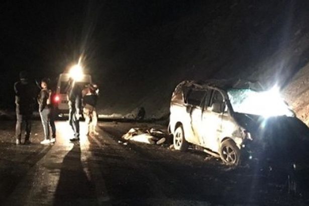 Van'da minibüs kaza yaptı: 5 ölü, 16 yaralı