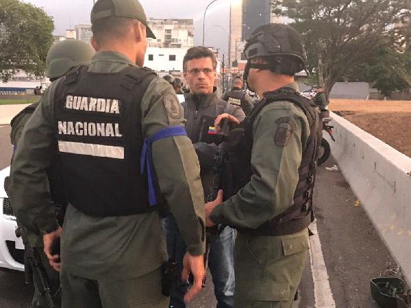 Venezuela'da darbeci Leopoldo Lopez, İspanya Büyükelçiliği'ne sığındı