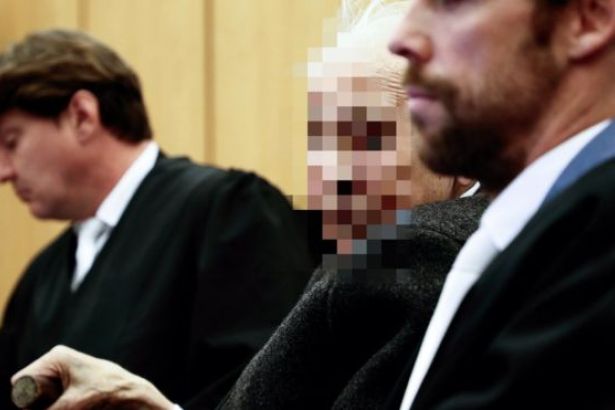 Yaşlı Nazi çocuk mahkemesinde yargılanıyor
