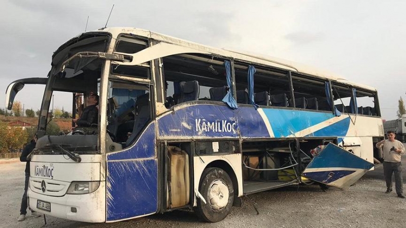 Yolcu otobüsü kaza yaptı: 7 ölü, 24 yaralı