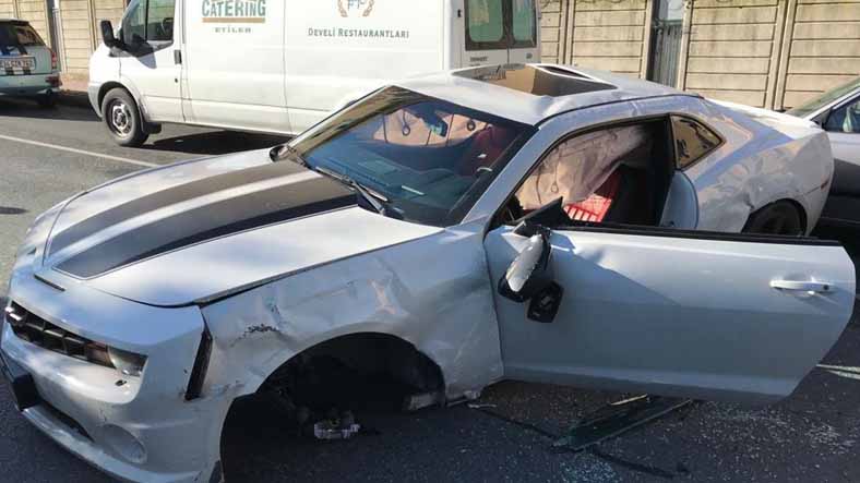 Youtuber Enes Batur trafik kazası geçirdi