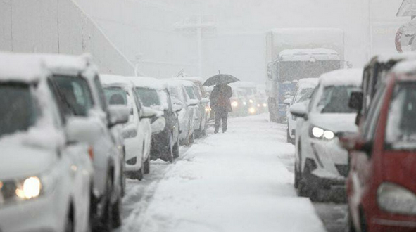 Yunanistan’da kar nedeniyle yolda mahsur kalanlara 2 bin euro ödeme yapılacak 