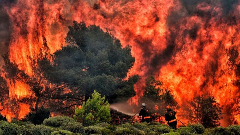 Yunanistan'da ülke çapında yangın: Atina-Selanik karayolu trafiğe kapatıldı