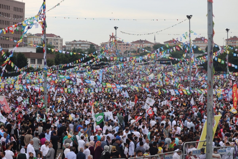 Yüz binlerce kişi HDP'nin Bakırköy mitinginde buluştu: 'Tamam, Ey dikatör, o sarayı başına yıkacağız!
