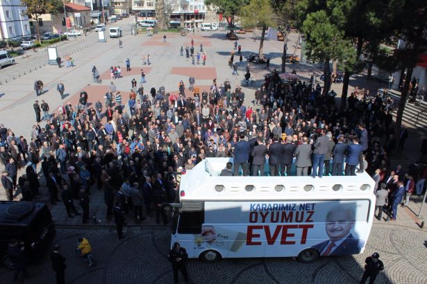 Yüzde 71'i AKP'ye oy veren ilçede Evet mitingine ilgisizlik tartışma yarattı