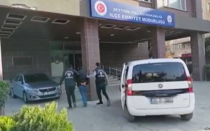 Zeytinburnu'nda Türk Bayrağı’nı yakan şahıs gözaltına alındı 
