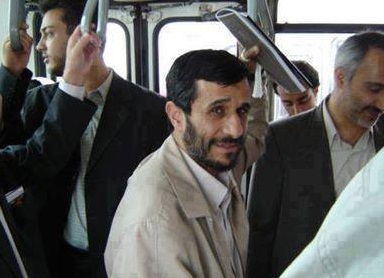 Ahmedinejad halk otobüsünde!
