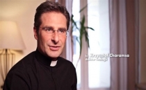 Vatikan'da görevli rahip eşcinsel olduğunu açıkladı!