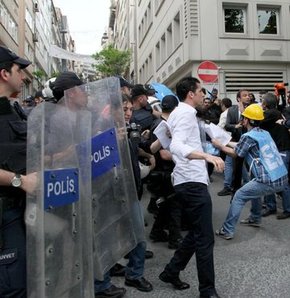 Taksim'de polis müdahalesi!