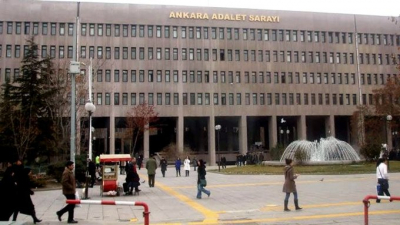 Ankara’da adliyelere girişte avukatların üstü de aranacak