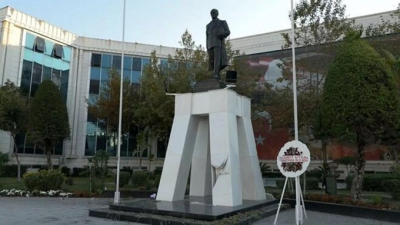Atatürk Anıtı'na balyozla saldıran kişi tutuklandı