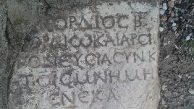 Avanos'ta Roma döneminden kalma mezar taşı bulundu