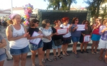 Ayvalık'ta kadınlardan şortlu protesto!