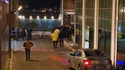 Beşiktaş’ta bir otelin 7. katından kadın düştü, yanındaki kişinin yüzünde darp izleri