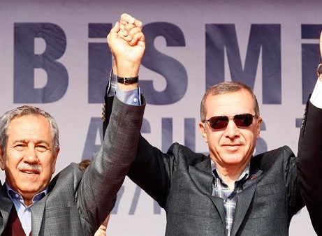 Erdoğan, Bismil'de halkı Arınç'la birlikte selamladı!