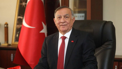 CHP'de aday gösterilmeyen Seyhan Belediye Başkanı Akay istifa etti