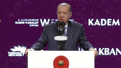 Erdoğan: Kadınlarımızın başlarının açık ya da örtük olması tabii bir haktır