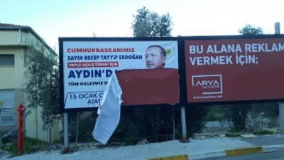Erdoğan'ın afişlerini yırtan kişi gözaltına alındı