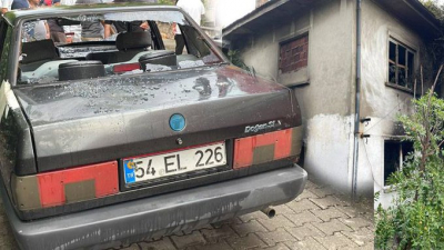 Evli çift tartıştı! Kadın otomobili parçaladı, kocası evi yaktı