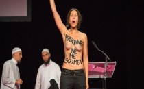 Femen Müslüman konferansını bastı!