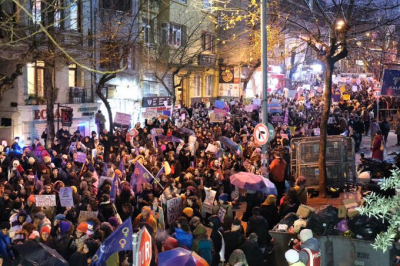 Feminist gece yürüyüşüne polis müdahalesi