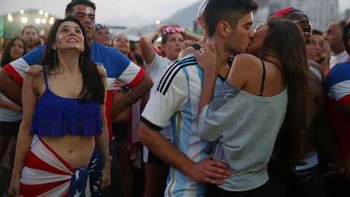 Futbolculara seksi yasaklayan ülkeler elendi!