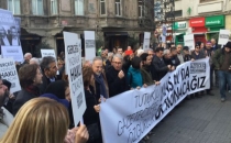 Gazeteciler Taksim'de Can Dündar ve Erdem Gül için yürüyor!