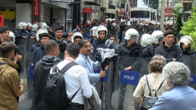 Gemlik Yürüyüşü'nün Kadıköy ayağında gözaltına alınanlardan 2 kişi tutuklandı
