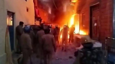 Hindistan'da müslümanlarla hükümet arasında cami yıkımı nedeniyle çatışma çıktı: Vur emri sonrası 3 ölü