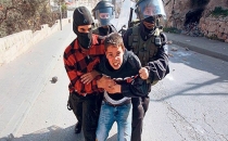 İsrail polisi 7 yaşındaki çocuğu gözaltına aldı!