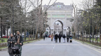 İstanbul Üniversitesi kapılarını halka açıyor, rektör kararı 'üniversite kapısı parmaklıklarla kapalı olamaz' sözleriyle savundu