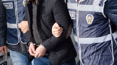 İzmir'de taciz iddiasıyla görevinden uzaklaştırılan öğretmen tutuklandı