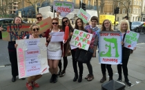 Kadın pedlerinden yüzde 22 KDV alınmasına protesto!