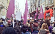 Kadınlar Taksim'de Özgecan için toplandı!
