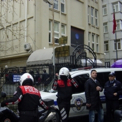 CHP binasına polis baskını!