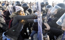 Kocaeli Üniversitesi'nde yaz okulu protestosuna polis müdahale etti!