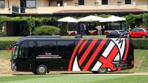Milan, takım otobüsünü bile sattı!