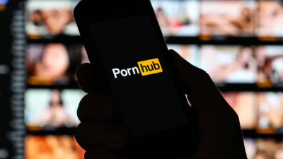 Pornhub'ın sahibi, görüntüleri rızaları olmadan yayımlanan kadınlara ödeme yapmayı kabul etti
