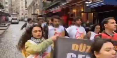 Taksim Mis Sokak'ta 1 Mayıs pankartı açarak yürüyen Gençlik Komiteleri üyeleri gözaltına alındı