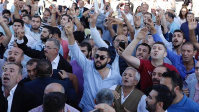 Temel Karamollaoğlu, ülkücü bir grup tarafından protesto edildi