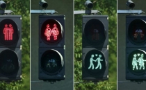Trafik ışıklarında eşcinsel teması!