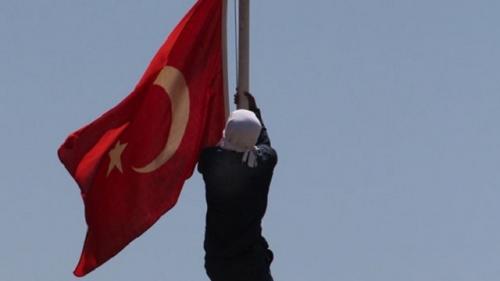 Diyarbakır'da bayrak operasyonu: 5 gözaltı..