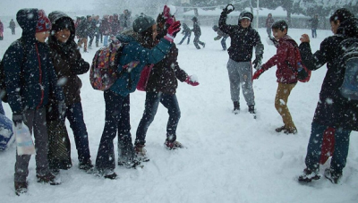Üç ilde eğitime kar engeli, bazı üniversiteler sınavları erteledi