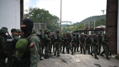 Venezuela'da çetelerin havuz yaptırdığı hapishane 11 bin askerle geri alındı!