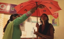 Vodafone'un tecavüze şemsiyeli 'çare'si eleştiri yağmuruna tutuldu!