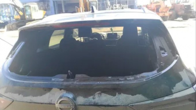 Yeniden Refah Partili belediye başkanının aracının camı kırıldı, pankartı kurşunlandı