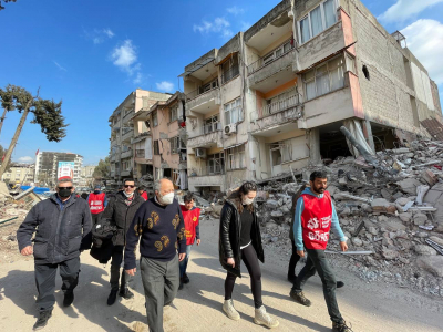 Yunanistan Komünist Partisi heyeti deprem bölgesini ziyaret etti
